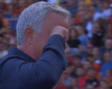 FOTO - Nervi tesi all'Olimpico, Mourinho a Palladino: "Piangi piangi"