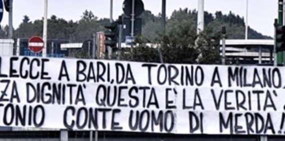FOTO TN - Juventus, striscione di contestazione contro Conte: "Sei senza dignità"