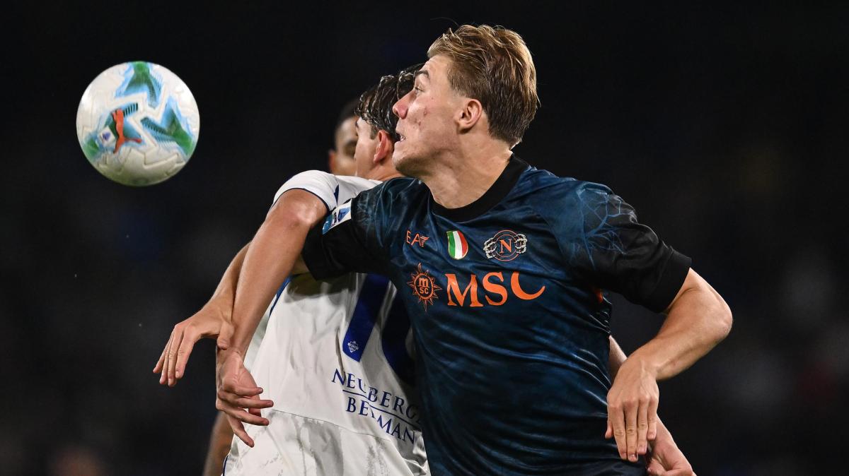 Hojlund bocciato dai quotidiani: "De Bruyne gli manca più che agli altri..."