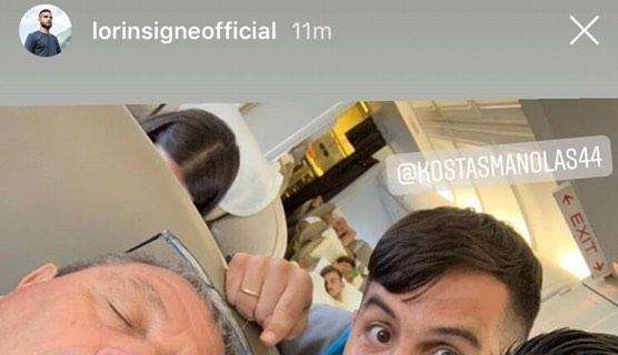FOTO - Insigne e Manolas esilaranti: selfie con Tommaso in aereo mentre dorme