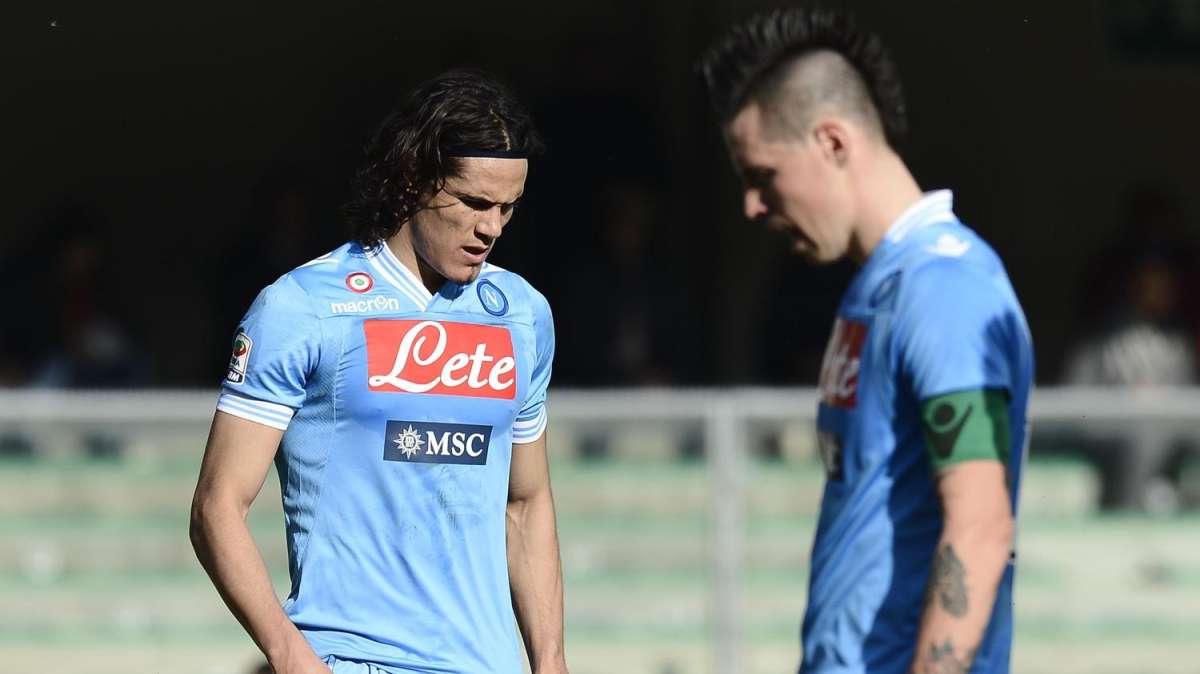 Chievo-Napoli 2-0, le pagelle: si salvano solo Behrami e Rolando! Inler da horror, Cavani in tilt. Mazzarri timido...