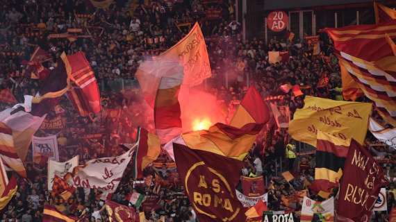 Roma, arriva il codice di condotta per i tifosi: le sanzioni del club per i cori violenti e discriminatori 