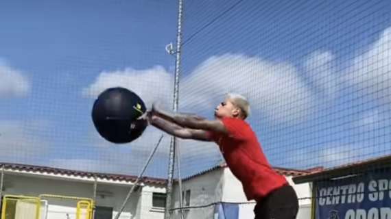 VIDEO - Mathias Olivera è tornato a Napoli: allenamento intenso prima di Dimaro