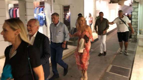FOTO - Ancelotti e ADL insieme a Capri con le mogli: week-end sull'isola tra relax e mercato