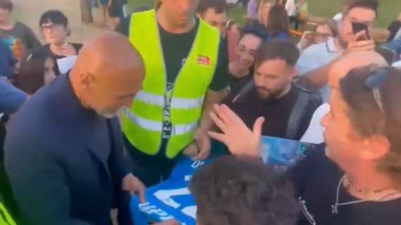 FOTO - Spalletti festeggiato nella sua Certaldo: presenti tanti tifosi azzurri