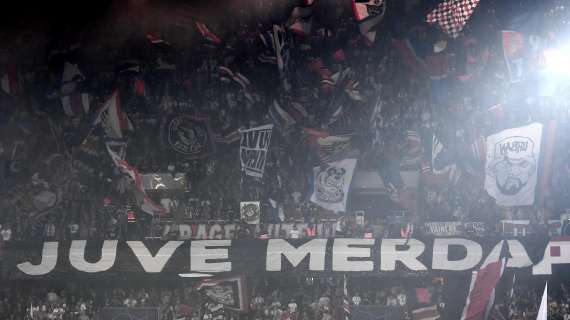 A Monaco i tifosi del PSG cantano un coro per il Napoli prima della finale con l'Inter