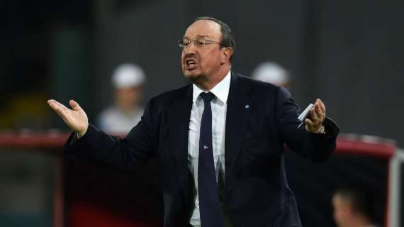 FOTO - Tanti auguri Rafa: il Napoli mostra la Supercoppa per il compleanno di Benitez