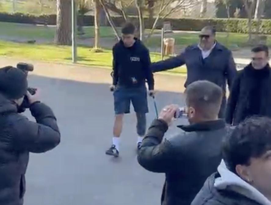 Nuovi esami per Di Lorenzo: l'arrivo a Villa Stuart in stampelle