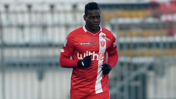 Balotelli, il fratello: "Italia non può permettersi di lasciare Mario a casa, mica è la Francia"