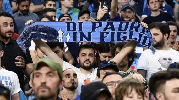 FOTOGALLERY - I napoletani si fanno sentire e vedere: le immagini del settore ospiti dello Stadium 