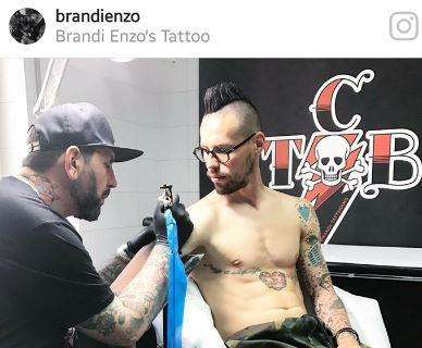 FOTO - Nuovo tatuaggio per Hamsik: il capitano azzurro oggi da Enzo Brandi