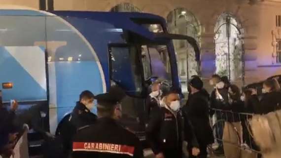 VIDEO TN - Il Napoli arriva a Torino: l'ingresso degli azzurri in hotel