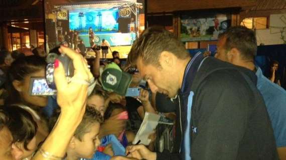 VIDEO - De Sanctis presente in Piazza: firma gli autografi ai tifosi!