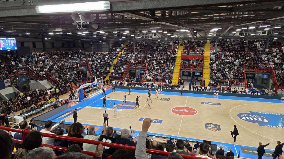 La Guerri Napoli splende davanti al suo pubblico: gran vittoria contro Cantù