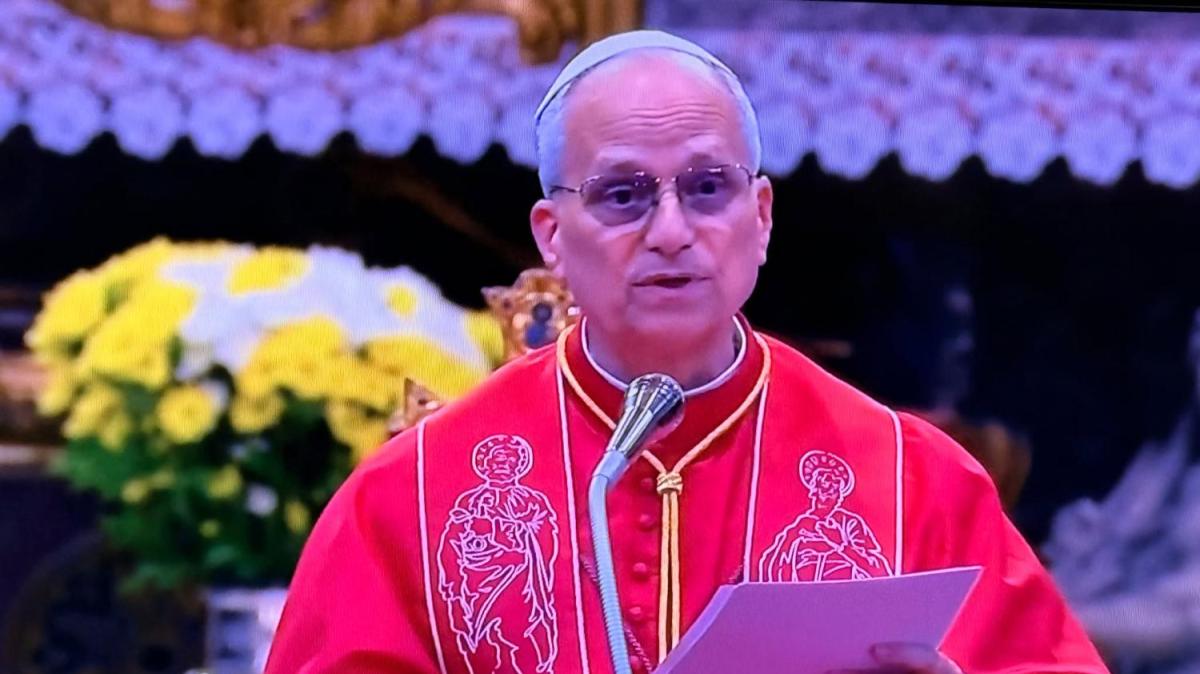 Papa Leone a Napoli: "Qui per godere del calore della città!". Poi l'omaggio a San Gennaro