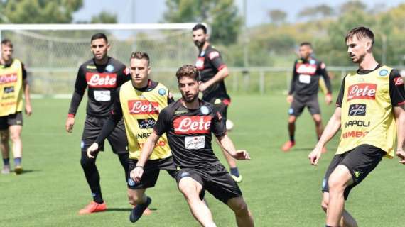 FOTO - SSC Napoli in campo per l'allenamento pomeridiano: "Al lavoro"