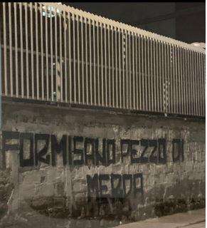 FOTO - Dure scritte al San Paolo contro il club per il caro-prezzi: "Formisano pezzo di m..."