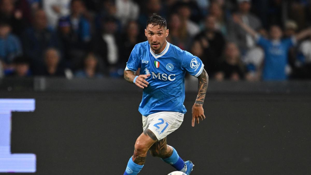 Terzo cambio per il Napoli: esce Politano 