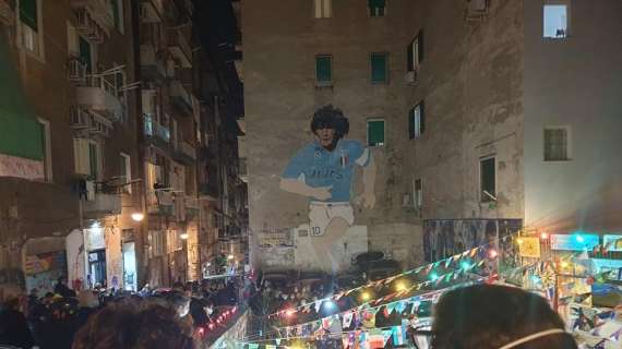 VIDEO TN - Murales Maradona preso d'assalto a Napoli: le immagini di Tuttonapoli
