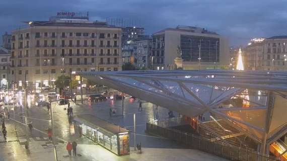 Ansa - Piazza Garibaldi, piastra cade da balcone: ferita donna georgiana