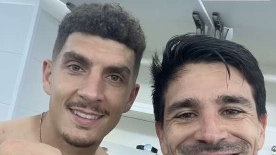 Simeone festeggia la vittoria con Di Lorenzo: "Dale capitano!"