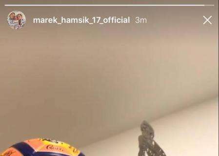 VIDEO - Hamsik scatenato su Instagram: mostra il pallone della tripletta autografato dai compagni