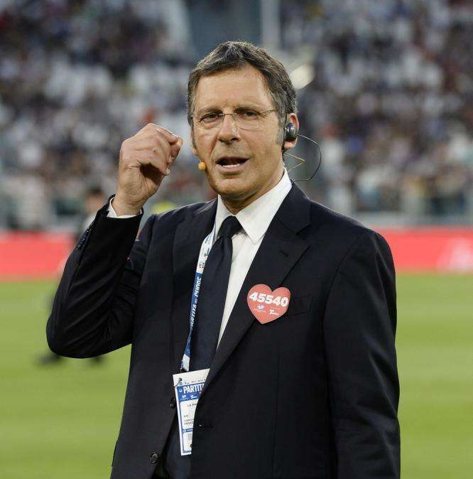 SSC Napoli, cordoglio per la morte di Fabrizio Frizzi: "Un grande dolore per tutti noi"