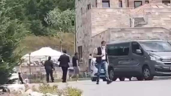 VIDEO TN - Giuntoli arriva in hotel dopo Pisacane