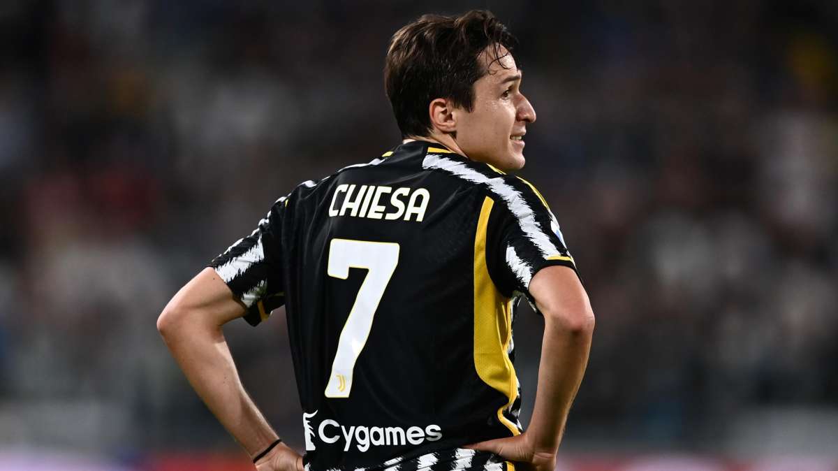 Juventus, senza la Champions servono 100mln: da Chiesa a Vlahovic, nessuno è incedibile