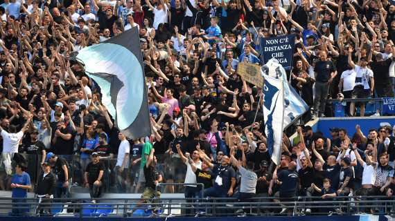 VIDEO - Dagli altoparlanti fischi registrati per coprire i cori anti-ADL: le immagini dalla Curva