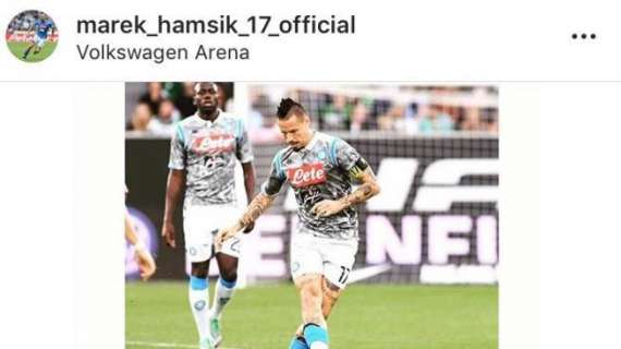 FOTO - "Scrivi forza Napoli e vinci la mia maglia di ieri", Hamsik fa scatenare i tifosi: ironizzano Kou, Maggio e Inler