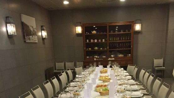 FOTO - La SSC Napoli mostra una tavola imbandita: "Tra poco il pranzo Uefa"