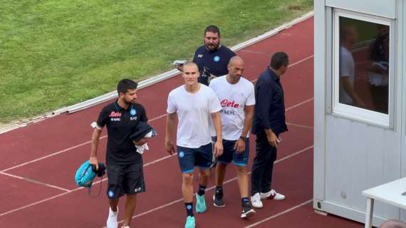 FOTO/VIDEO - Test finiti per Ostigard: il difensore lascia la palestra, primo saluto ai tifosi