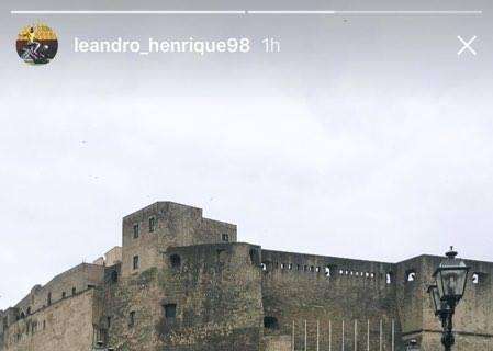 FOTO - Pomeriggio in città per Leandrinho: il nuovo acquisto pubblica uno scatto da Castel dell'Ovo