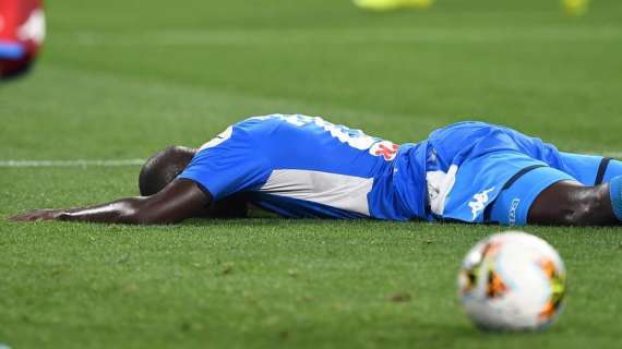 Gazzetta - "Fai schifo!", la frase che ha causato il rosso a Koulibaly: ora lo multa anche il Napoli, i dettagli