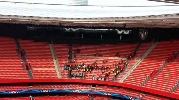 FOTO - Tifosi azzurri presenti al San Mames: spuntano gli striscioni "Ultras" e "Curva A"