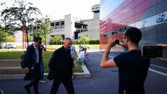 FOTO&VIDEO - Milan su Mario Rui e Veretout, l'agente arriva nella sede rossonera