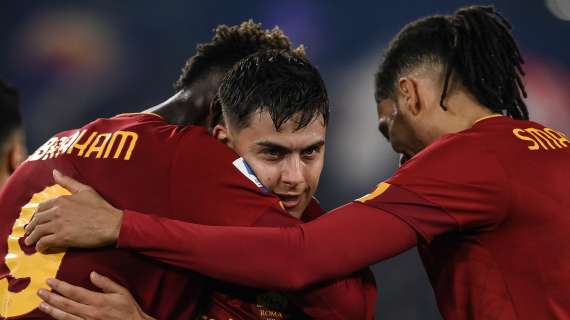La Roma sfrutta l'uomo in più: tris alla Samp e Inter agganciata al terzo posto
