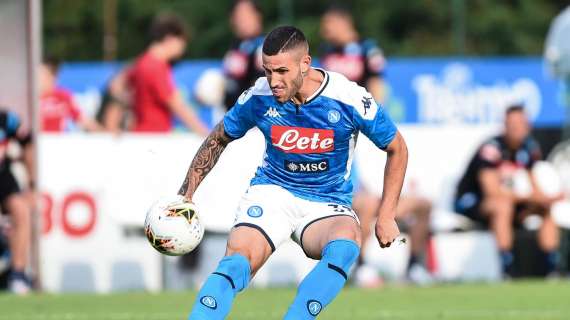 FOTO - Tutino firma con la Salernitana, il ringraziamento agli agenti