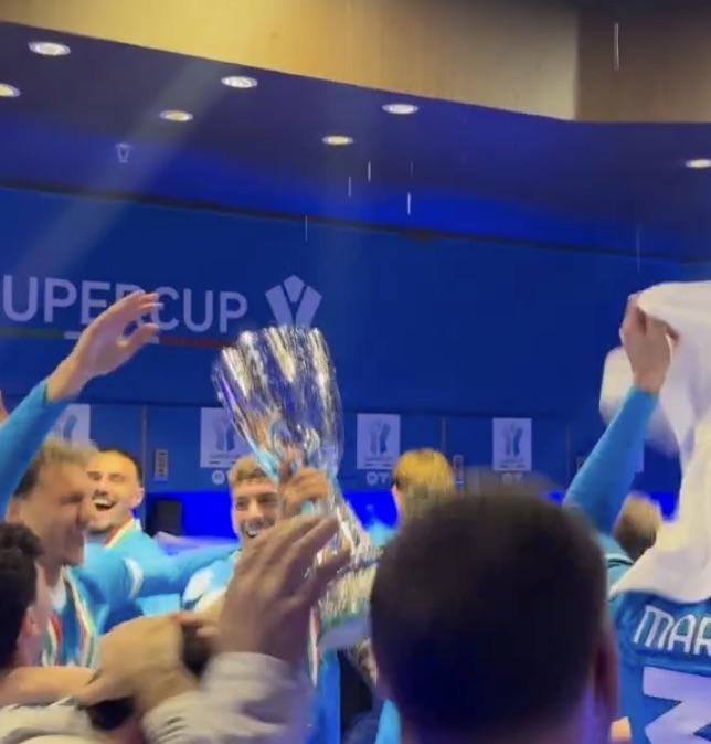 Impazza la festa negli spogliatoi: entusiasmo alle stelle