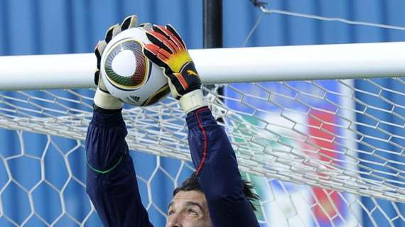 Italia, per Buffon piccola ernia del disco