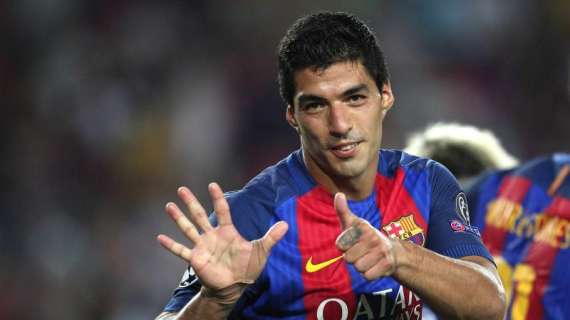 Se l'è giocata con Higuain fino alla fine, ora Suarez riceve la Scarpa d'Oro: è lui il miglior cannoniere del mondo