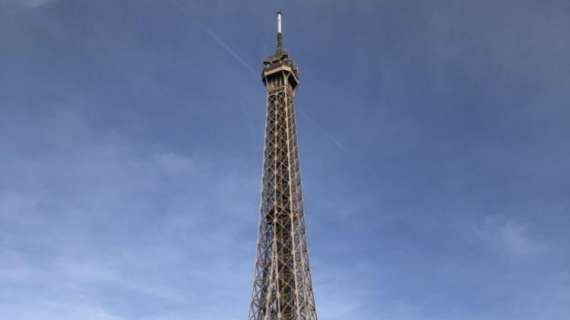 FOTO - Napoli arrivato a Parigi ed è subito Tour Eiffel: "La vista dal nostro albergo..."