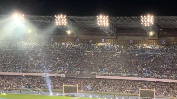 FOTOGALLERY - ll Maradona sold-out: tifosi incollati davanti ai maxi-schermi