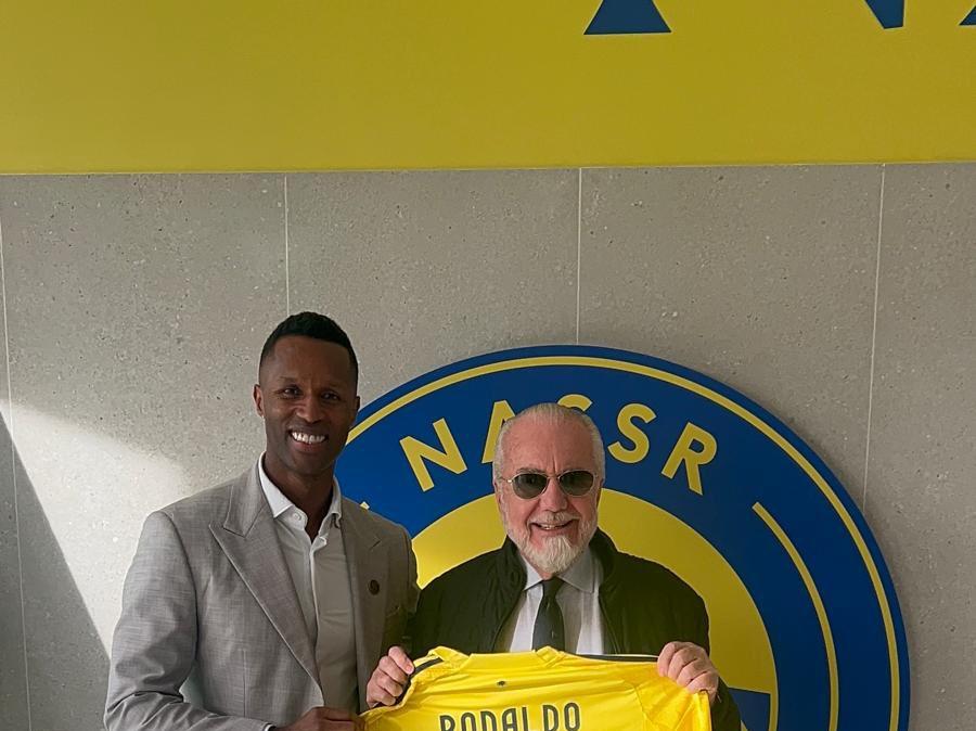 ADL incontra il CEO dell'Al Nassr: lo scatto con la maglia di CR7