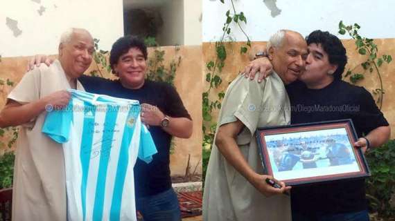 FOTO - Maradona incontra l'arbitro della 'mano de Dios': "Alì, mio eterno amico"