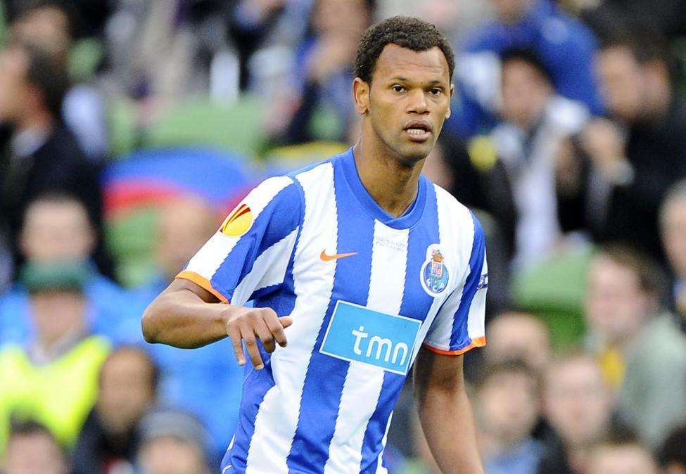 Si tratta ad oltranza, il Napoli vuole chiudere per Rolando! C'è un'insidia inglese ma i dirigenti azzurri lavorano per l'accordo e l'ufficialità