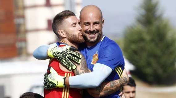 FOTO - Ramos riaccoglie con un affettuoso abbraccio Reina in Nazionale: "Bentornato a casa!"