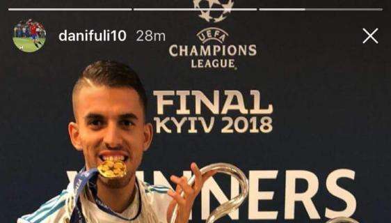 FOTO - Ceballos posa con la Champions: il talento del Real è nel mirino del Napoli