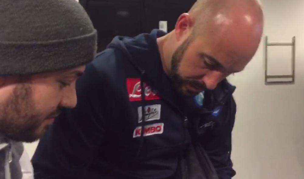 VIDEO TN - Reina e Mario Rui incontrano dei tifosi a San Siro: "Mollare? Mai!"